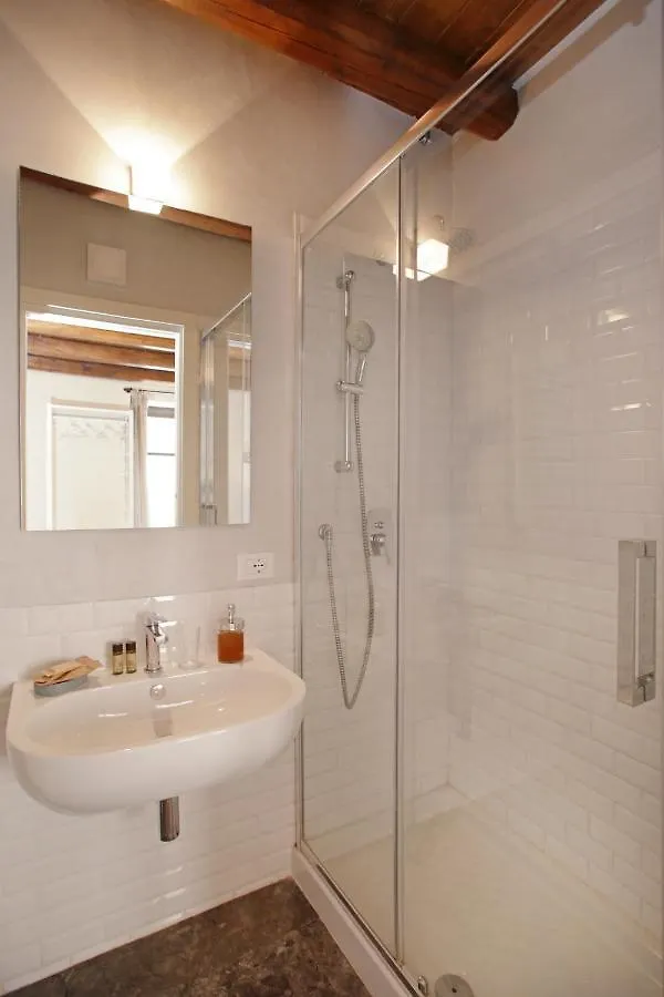 باليرمو Casa Miqva - Rooms In Shared Apartment 2*,  إيطاليا